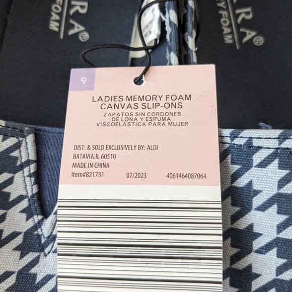 Serra Ladies Memory Foam Canvas Slip-on Sneakers Flat Shoes Sz 9 Navy Print NEW - Picture 7 of 10